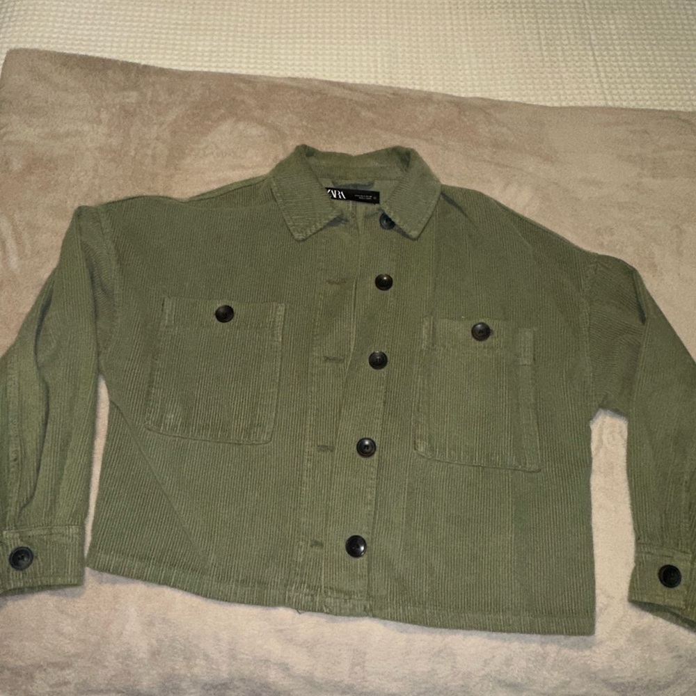 Zara corduroy shacket button up womens size small in an olive green color size